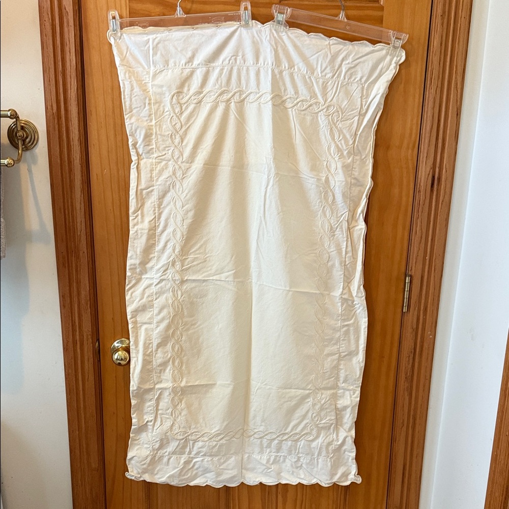 Elegant Cream pillowcases (3)